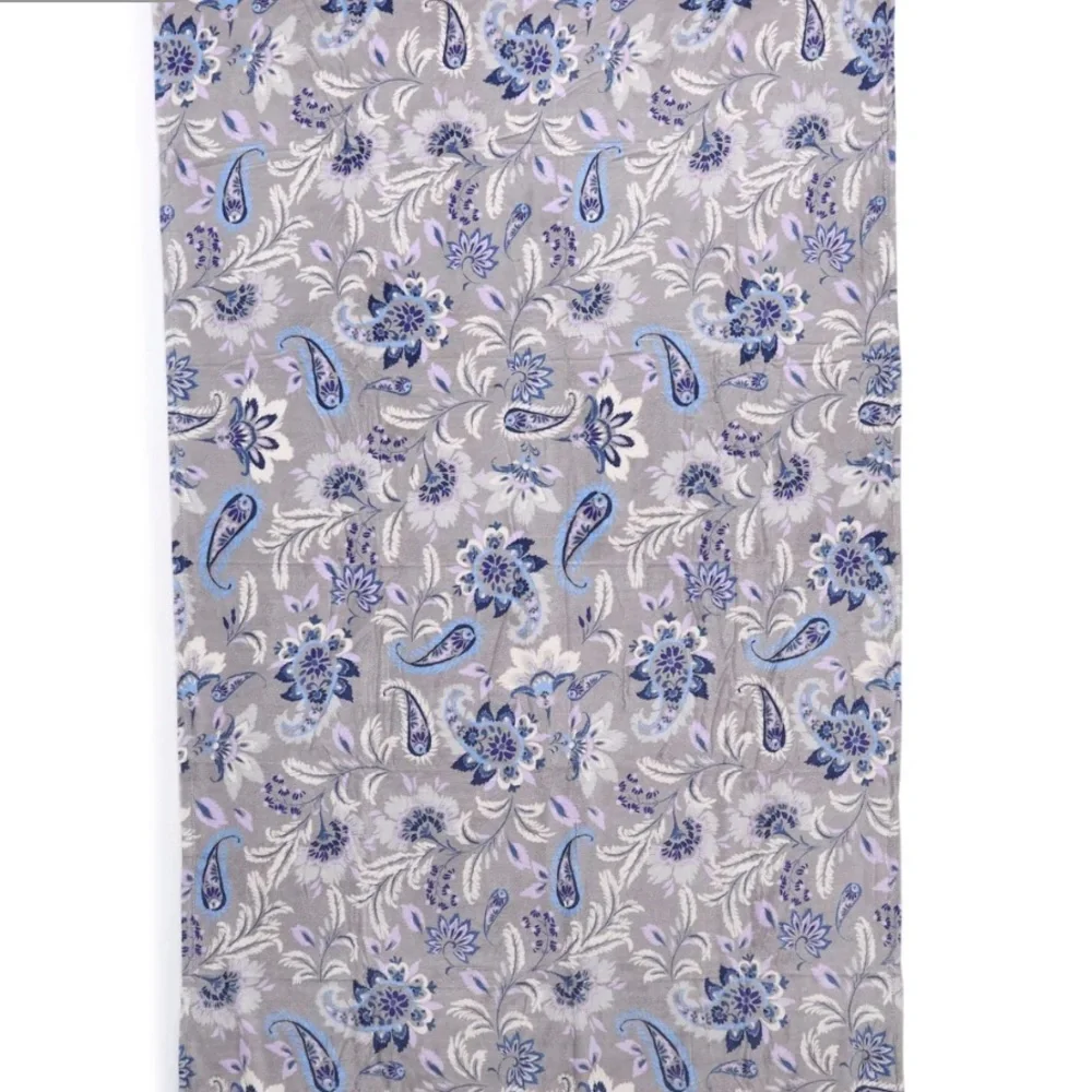 - 🌸 Vera Bradley NWT  50”x80 Throw Blanket